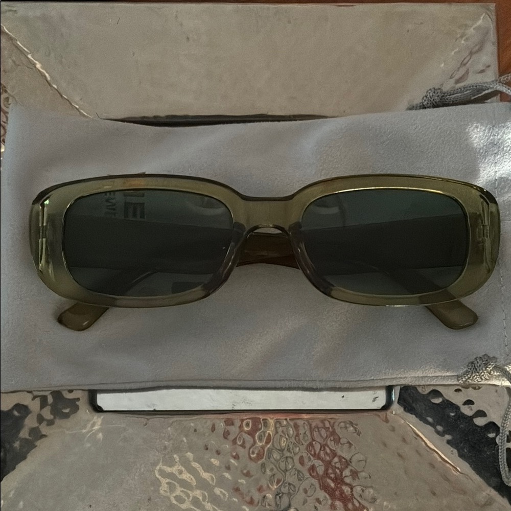 Chic Olive Rectangular Sunglasses